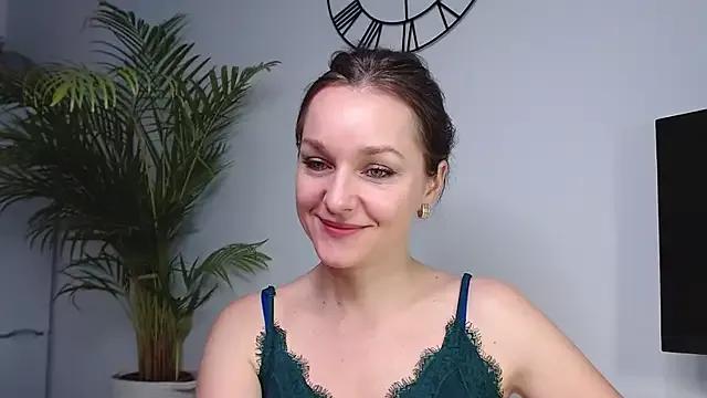 AliciaDesire from StripChat is Freechat