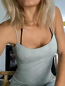 Emmabbsnap from StripChat is Freechat