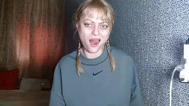 LindaRoutz from StripChat is Freechat