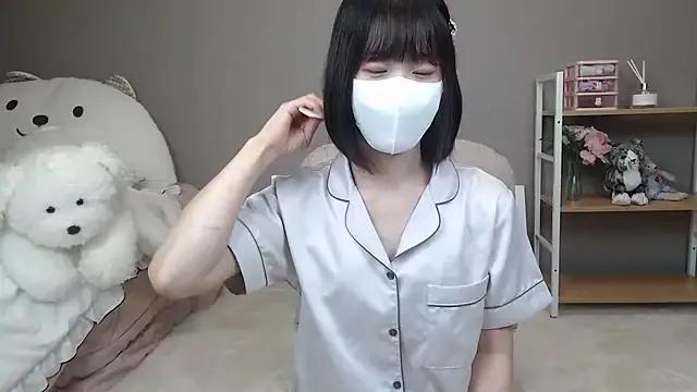 natsumiiikan from StripChat is Freechat